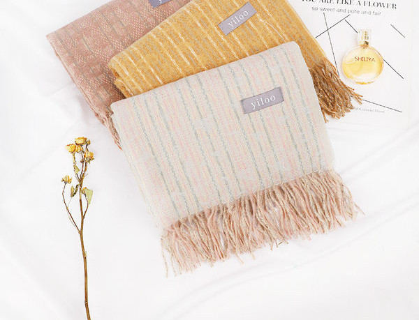 Moderan zimski šal sa grbom