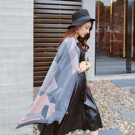Ženski jesensko-zimski šal sa dva lica