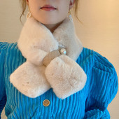 Γυναικείο γιακά-κασκόλ από τεχνητό πούπουλο με πέρλα