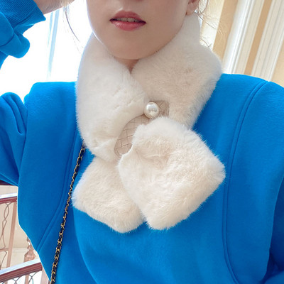 Γυναικείο γιακά-κασκόλ από τεχνητό πούπουλο με πέρλα