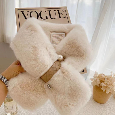 Γυναικείο γιακά-κασκόλ από τεχνητό πούπουλο με πέρλα