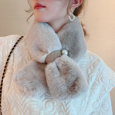 Γυναικείο γιακά-κασκόλ από τεχνητό πούπουλο με πέρλα