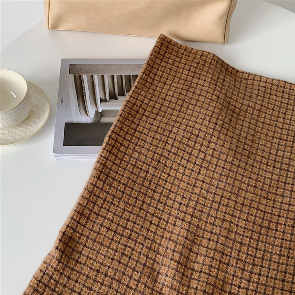 Ženski karirani šal smeđe boje