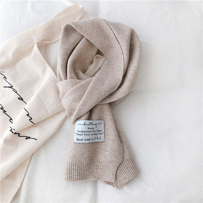 Γυναικείο casual κασκόλ με έμβλημα