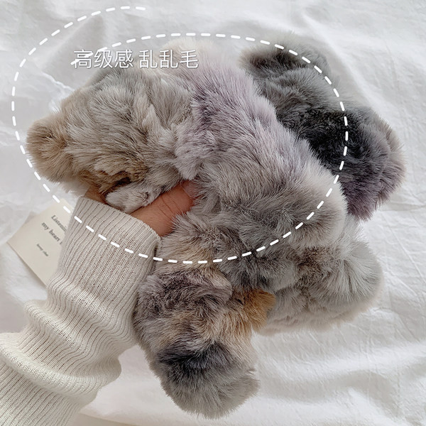 Модерен дамски пухен шал тип яка