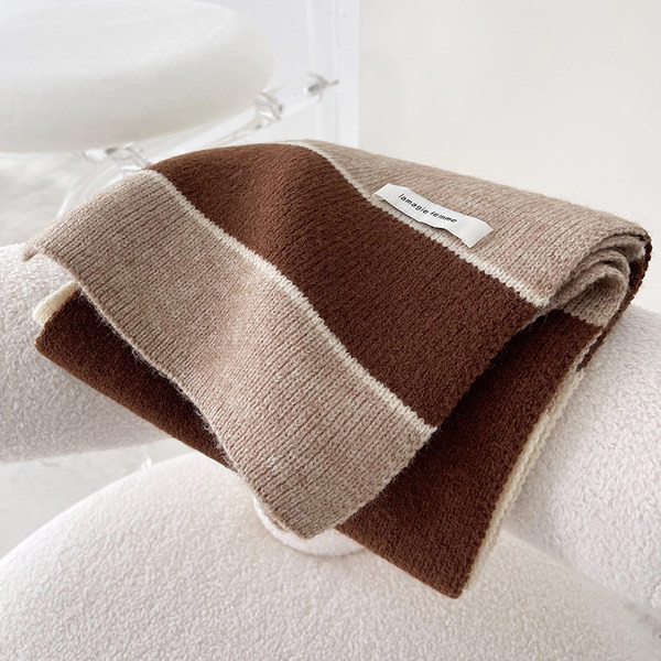 Топъл дамски раиран шал за зимата