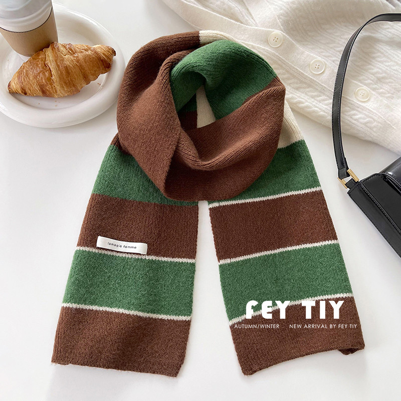 Топъл дамски раиран шал за зимата