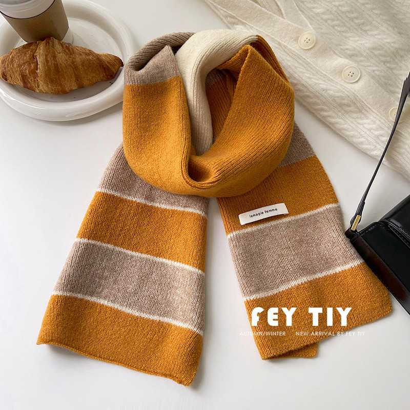 Топъл дамски раиран шал за зимата