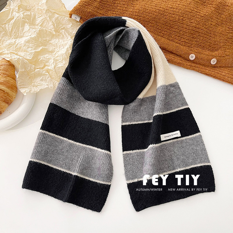 Топъл дамски раиран шал за зимата