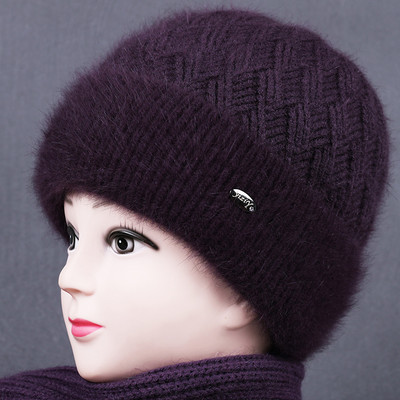 Γυναικείο πλεκτό καπέλο με μεταλλικό στοιχείο