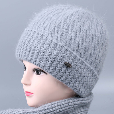 Γυναικείο πλεκτό καπέλο με μεταλλικό στοιχείο