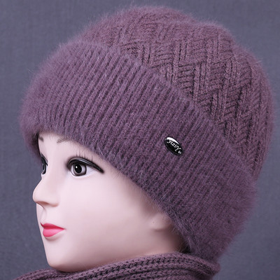 Γυναικείο πλεκτό καπέλο με μεταλλικό στοιχείο