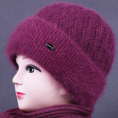 Γυναικείο πλεκτό καπέλο με μεταλλικό στοιχείο