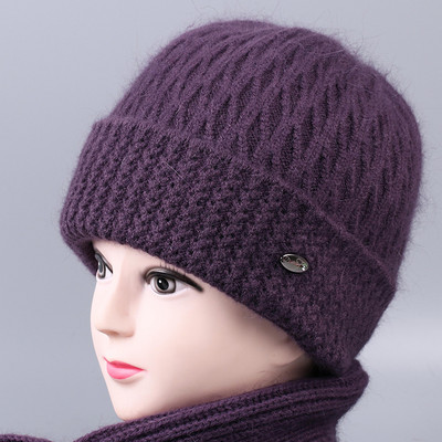 Γυναικείο πλεκτό καπέλο με μεταλλικό στοιχείο