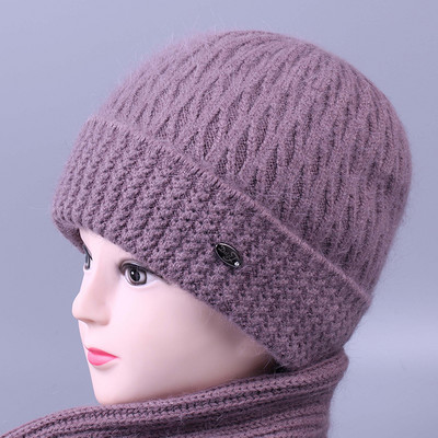 Γυναικείο πλεκτό καπέλο με μεταλλικό στοιχείο