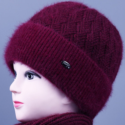 Γυναικείο πλεκτό καπέλο με μεταλλικό στοιχείο