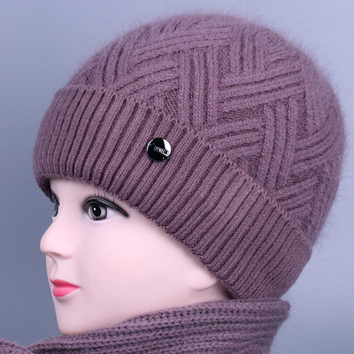 Γυναικείο πλεκτό καπέλο με μεταλλικό στοιχείο