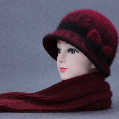 Vunena ženska kapa s trakom i šalom