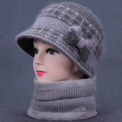 Vunena ženska kapa s trakom i šalom