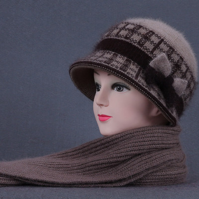 Vunena ženska kapa s trakom i šalom