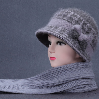 Vunena ženska kapa s trakom i šalom