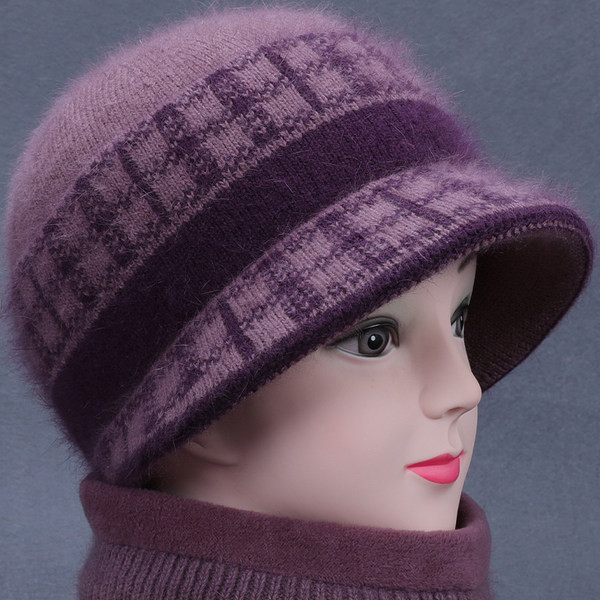 Vunena ženska kapa s trakom i šalom