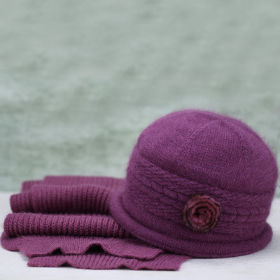 Γυναικείο πουπουλένιο καπέλο με στοιχείο λουλούδι