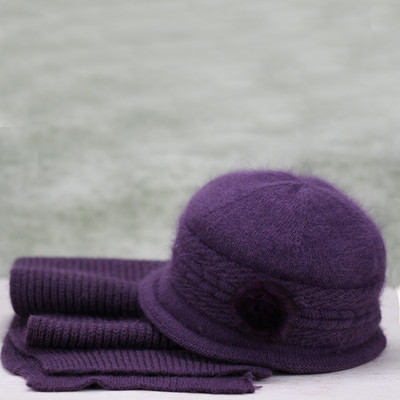 Γυναικείο πουπουλένιο καπέλο με στοιχείο λουλούδι