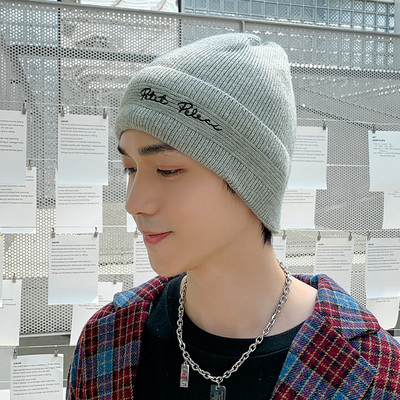 Ανδρικό χειμερινό καπέλο με επιγραφή σε τρία χρώματα