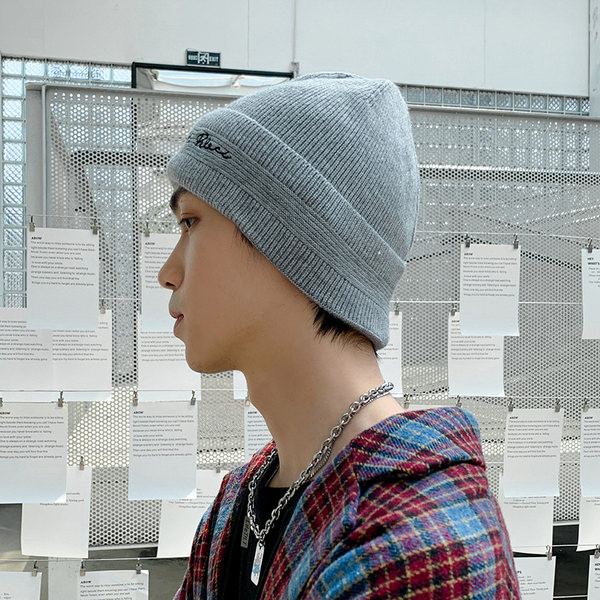 Ανδρικό χειμερινό καπέλο με επιγραφή σε τρία χρώματα