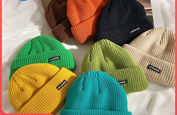 Moderna muška zimska kapa sa natpisom