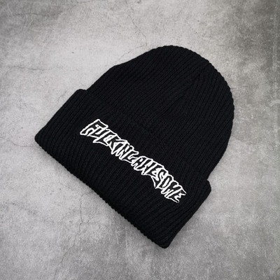 Πλεκτό χειμερινό καπέλο με κεντητή επιγραφή