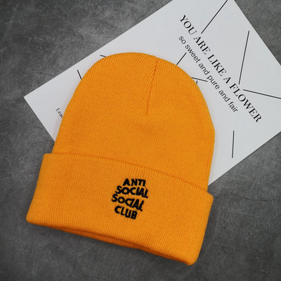 Πλεκτό χειμερινό καπέλο με κεντητή επιγραφή