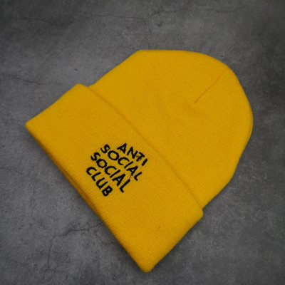 Πλεκτό χειμερινό καπέλο με κεντητή επιγραφή