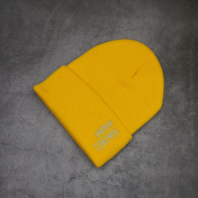 Πλεκτό χειμερινό καπέλο με κεντητή επιγραφή