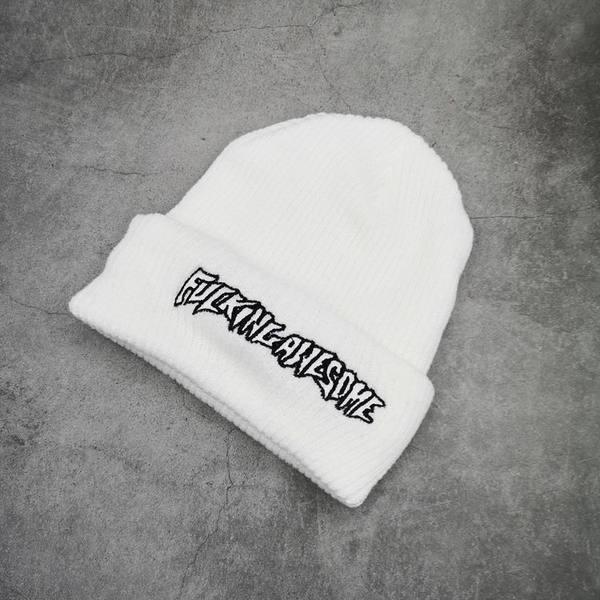 Πλεκτό χειμερινό καπέλο με κεντητή επιγραφή