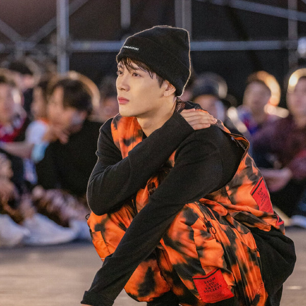 Мъжка шапка с надпис подходяща за ежедневието