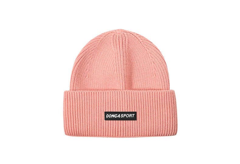 Мъжка шапка с надпис подходяща за ежедневието