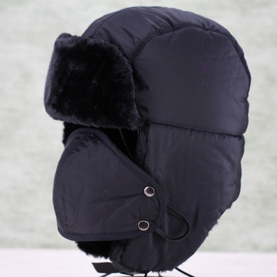 Zimska muška kapa u dva modela sa perom i maskom