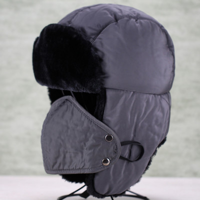 Zimska muška kapa u dva modela sa perom i maskom