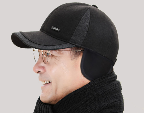 Ανδρικό καπέλο με γείσο και μεταλλικό στοιχείο