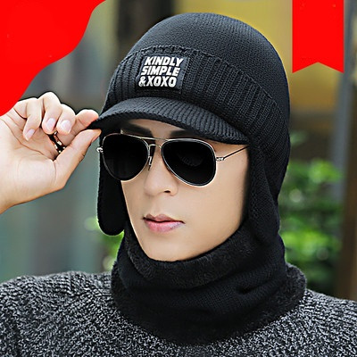 Įvairių modelių vyriška žieminė megzta kepurė su skarele