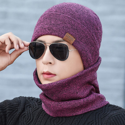 Įvairių modelių vyriška žieminė megzta kepurė su skarele