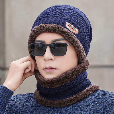 Įvairių modelių vyriška žieminė megzta kepurė su skarele