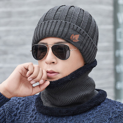 Įvairių modelių vyriška žieminė megzta kepurė su skarele