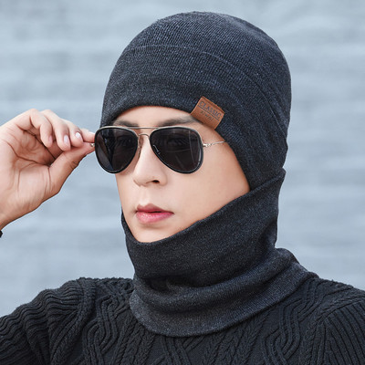 Įvairių modelių vyriška žieminė megzta kepurė su skarele