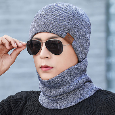 Įvairių modelių vyriška žieminė megzta kepurė su skarele