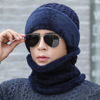 Įvairių modelių vyriška žieminė megzta kepurė su skarele