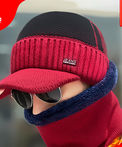 Įvairių modelių vyriška žieminė megzta kepurė su skarele