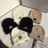 Πλεκτό ανδρικό καπέλο με κέντημα - πολλά χρώματα